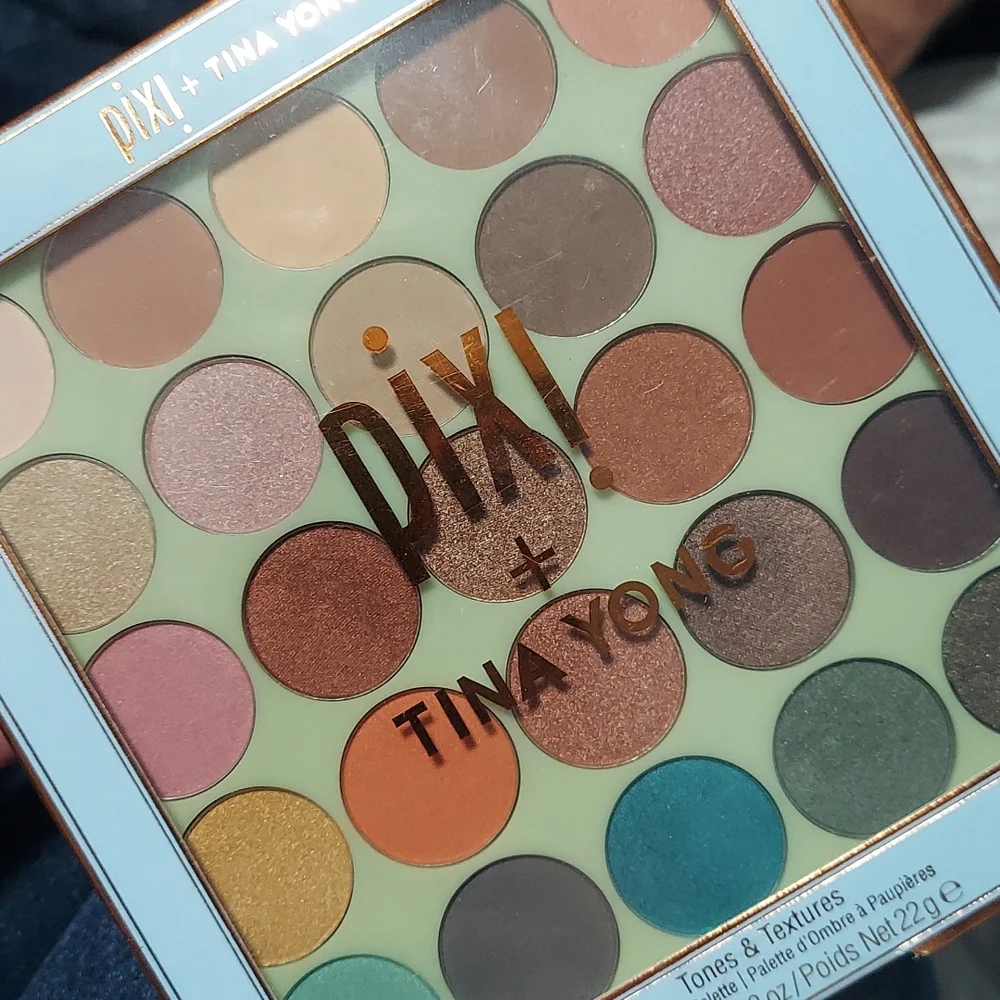 💋❄Pixi Tones & Textures Palette